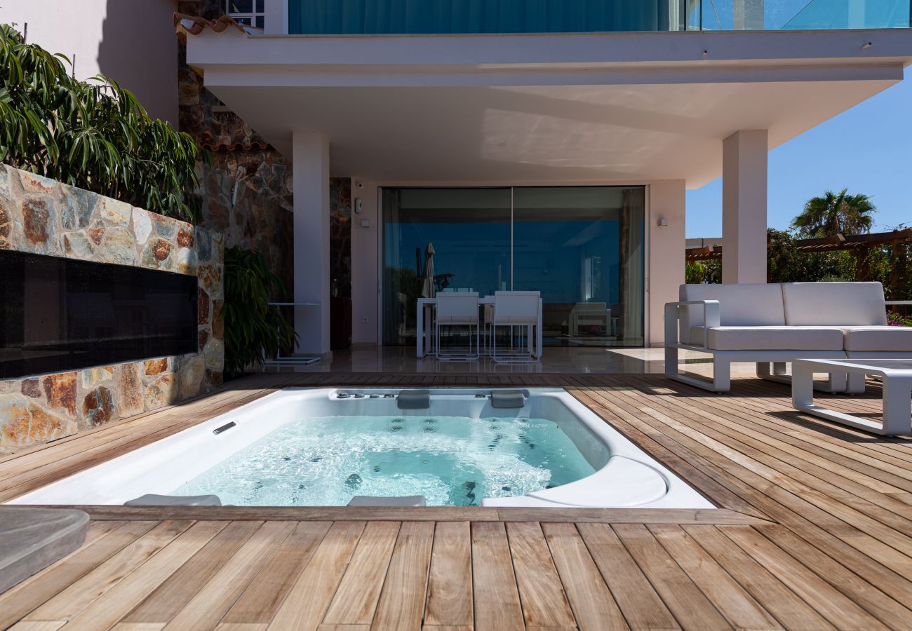 House in Maspalomas - Pool, jacuzzi, games and steps from the beach