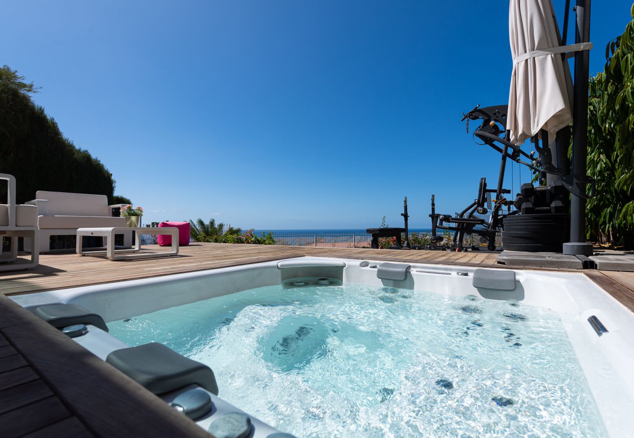 House in Maspalomas - Pool, jacuzzi, games and steps from the beach