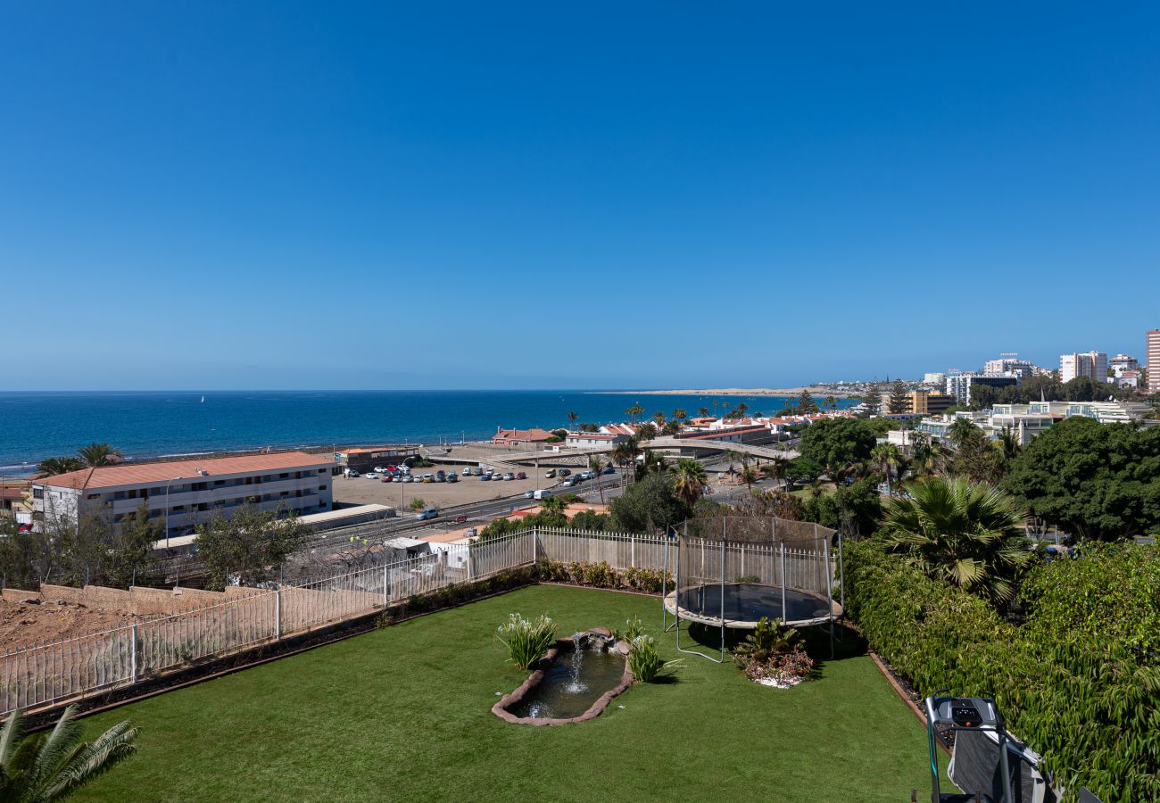 House in Maspalomas - Pool, jacuzzi, games and steps from the beach