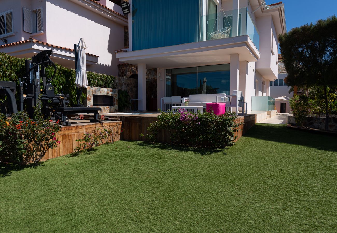 House in Maspalomas - Pool, jacuzzi, games and steps from the beach