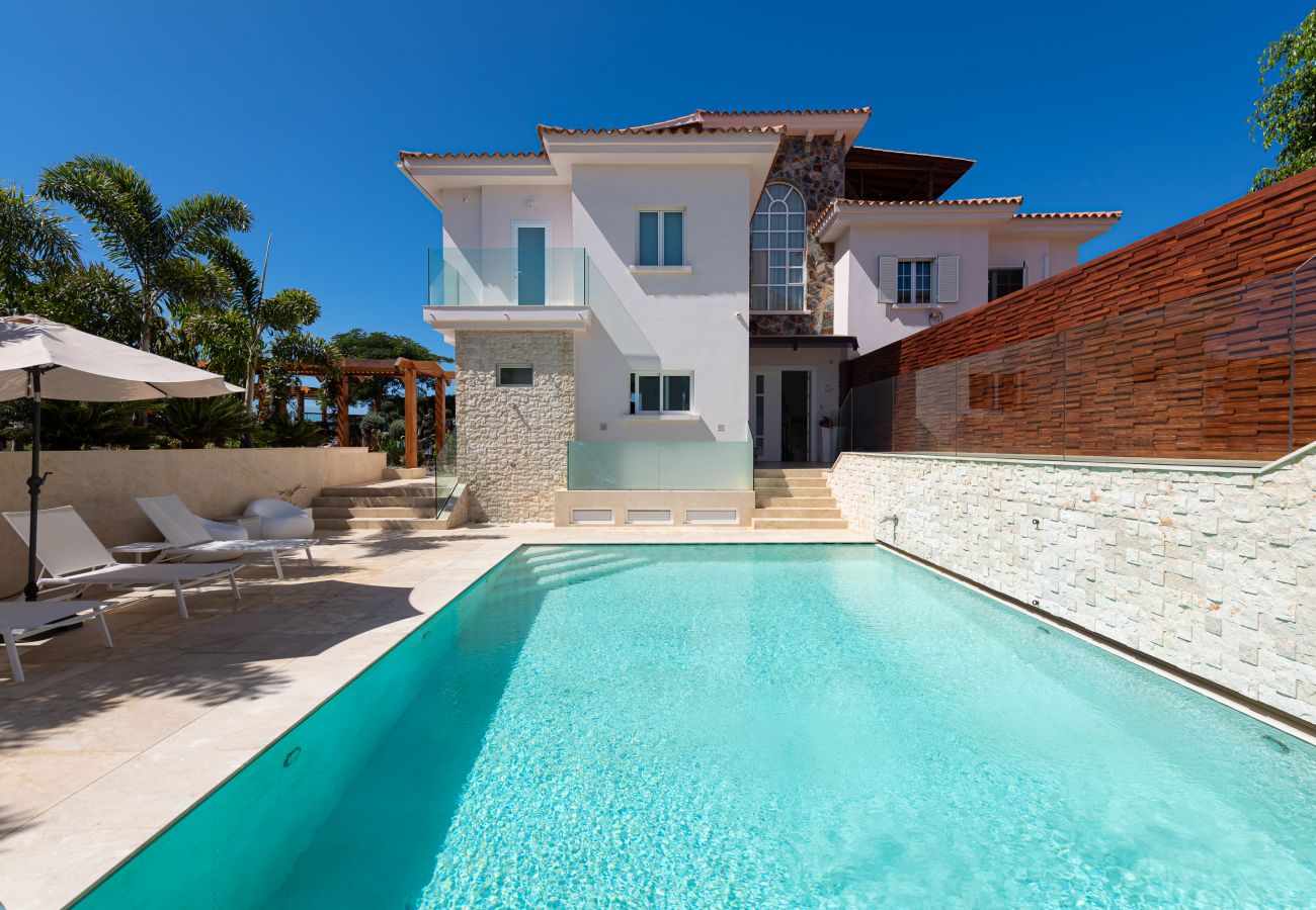 House in Maspalomas - Pool, jacuzzi, games and steps from the beach
