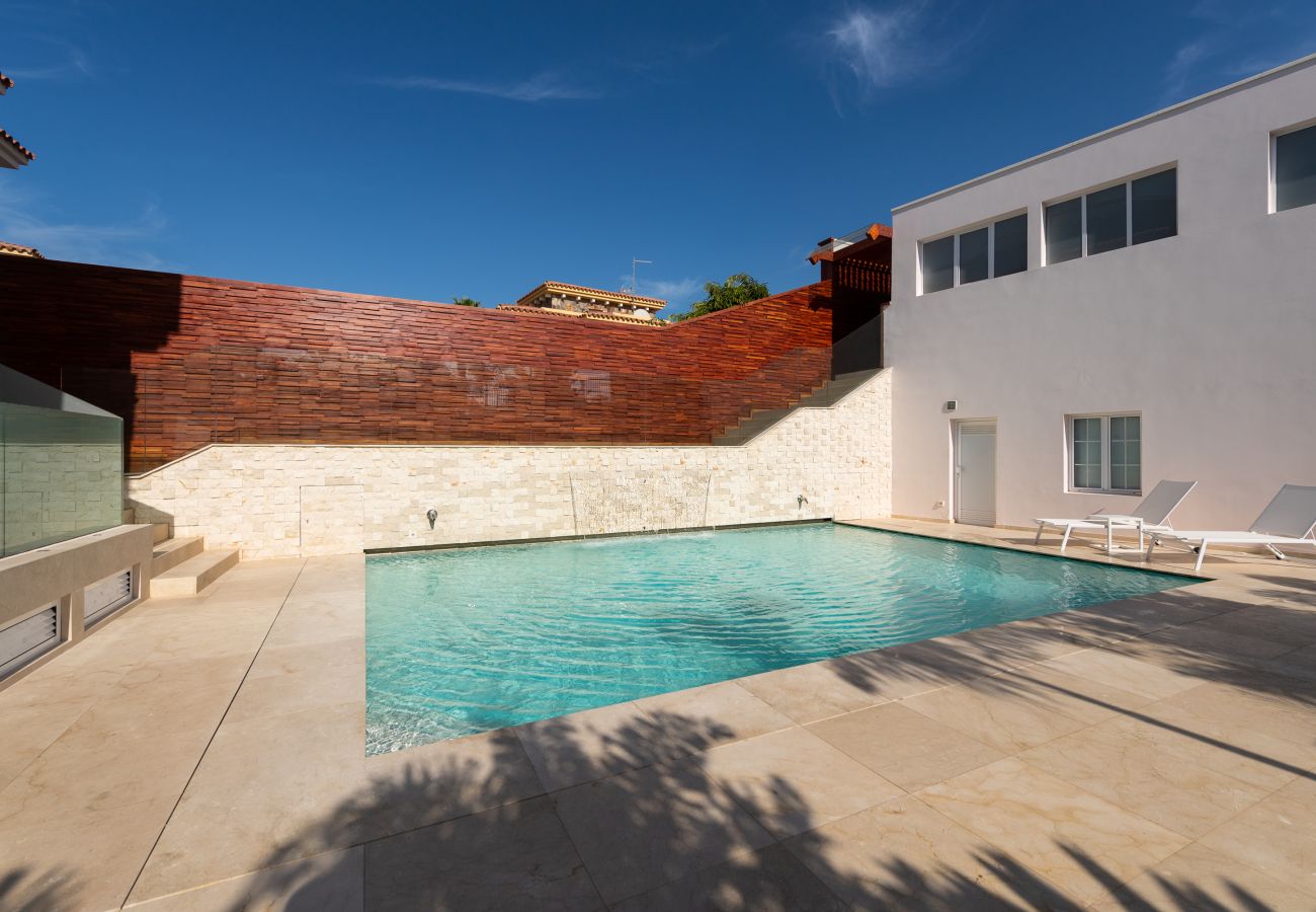 House in Maspalomas - Pool, jacuzzi, games and steps from the beach