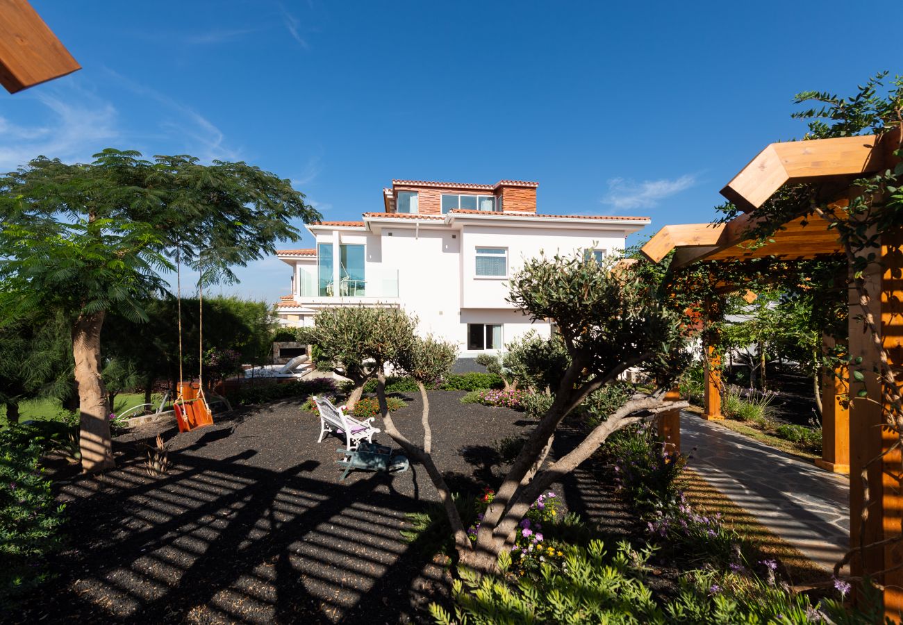 House in Maspalomas - Pool, jacuzzi, games and steps from the beach