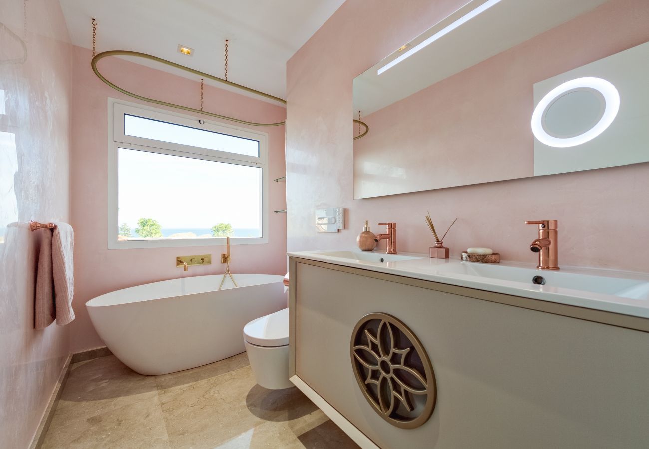 House in Maspalomas - Pool, jacuzzi, games and steps from the beach