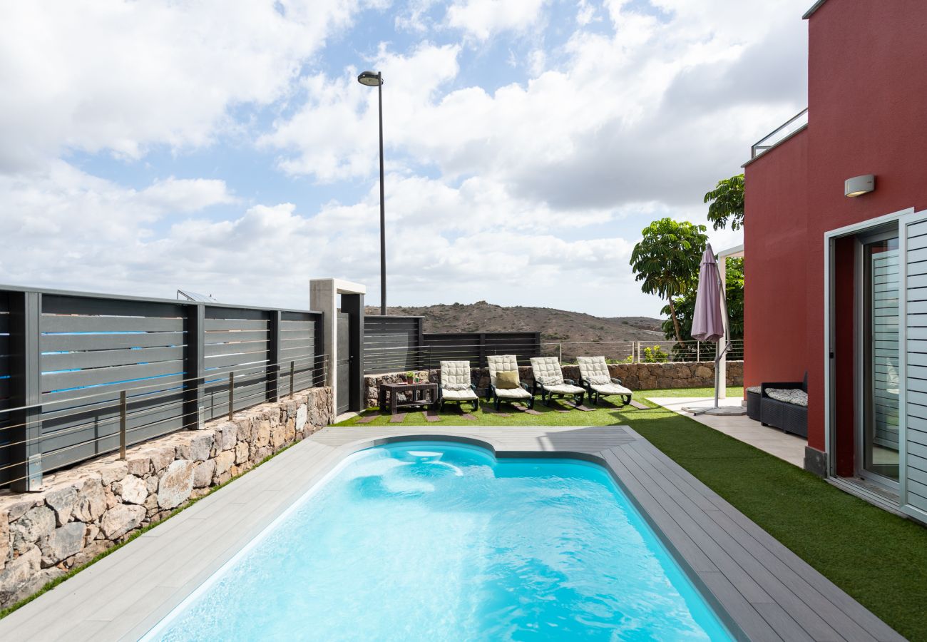 Villa in San Bartolomé de Tirajana - Comfortable villa with private pool and barbecue for 6 people