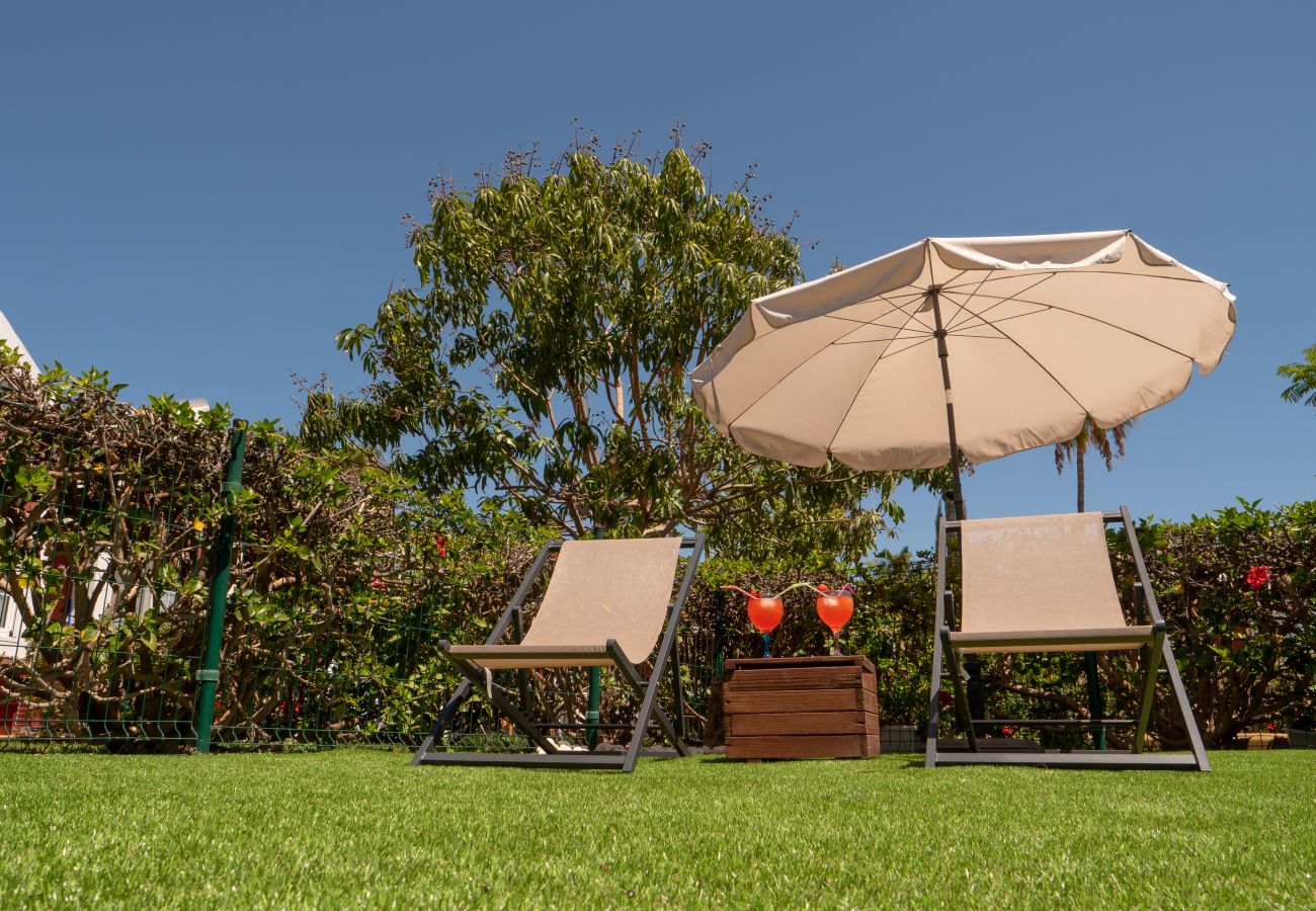 Bungalow in San Bartolomé de Tirajana - Cozy bungalow with large terrace overlooking the pool