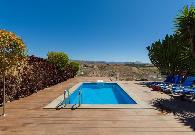 holiday rental with swimming pool and golf views in el salobre