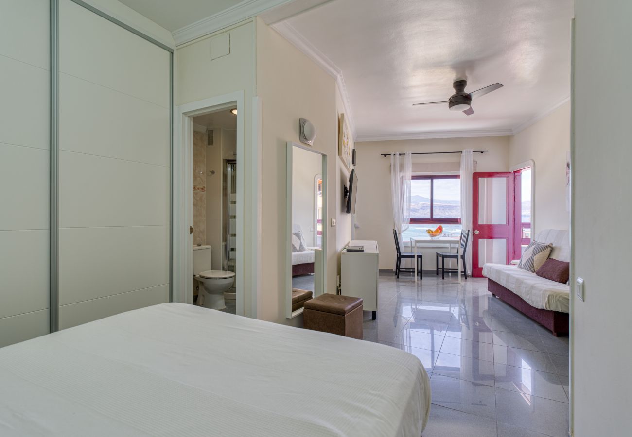 House in Las Palmas de Gran Canaria - Corner on the Beach Front by CanariasGetaway