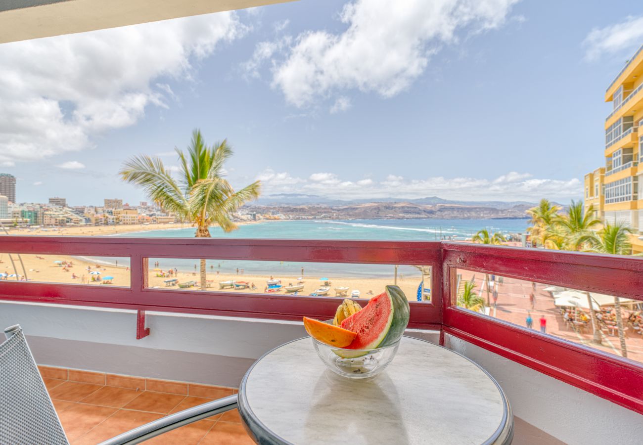 House in Las Palmas de Gran Canaria - Corner on the Beach Front by CanariasGetaway