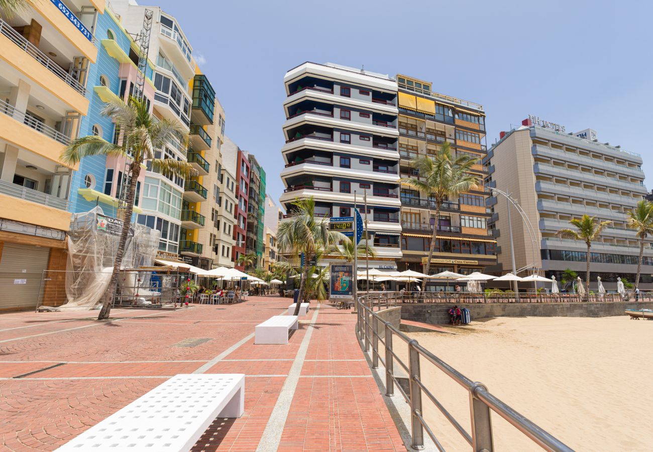 House in Las Palmas de Gran Canaria - Corner on the Beach Front by CanariasGetaway