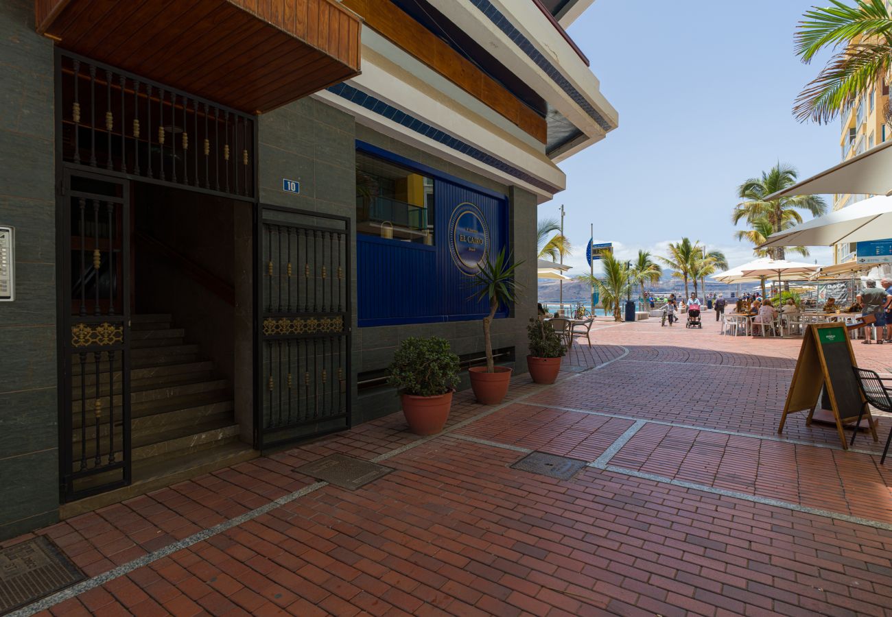 House in Las Palmas de Gran Canaria - Corner on the Beach Front by CanariasGetaway
