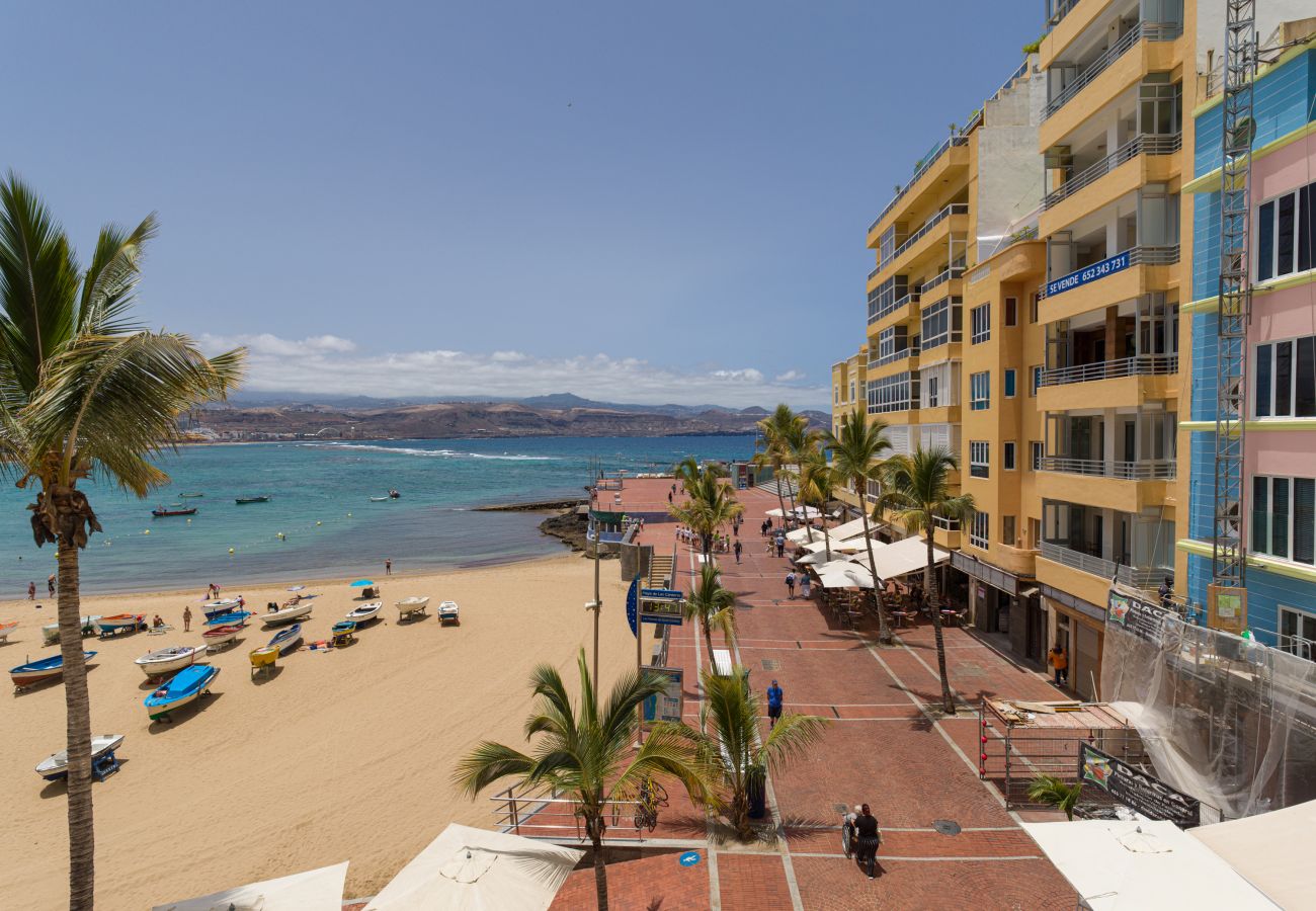 House in Las Palmas de Gran Canaria - Corner on the Beach Front by CanariasGetaway