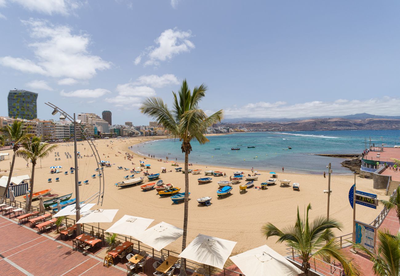 House in Las Palmas de Gran Canaria - Corner on the Beach Front by CanariasGetaway