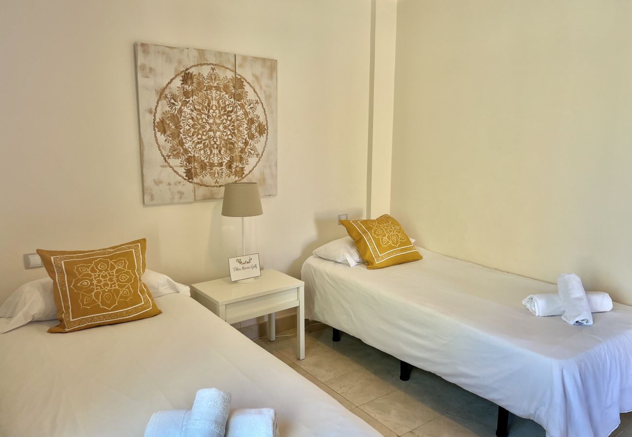 Villa in San Bartolomé de Tirajana - HomeForGuest Villa in Salobre with magnificent views of the golf course.