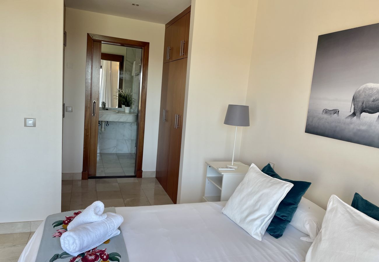 Villa in San Bartolomé de Tirajana - HomeForGuest Villa in Salobre with magnificent views of the golf course.