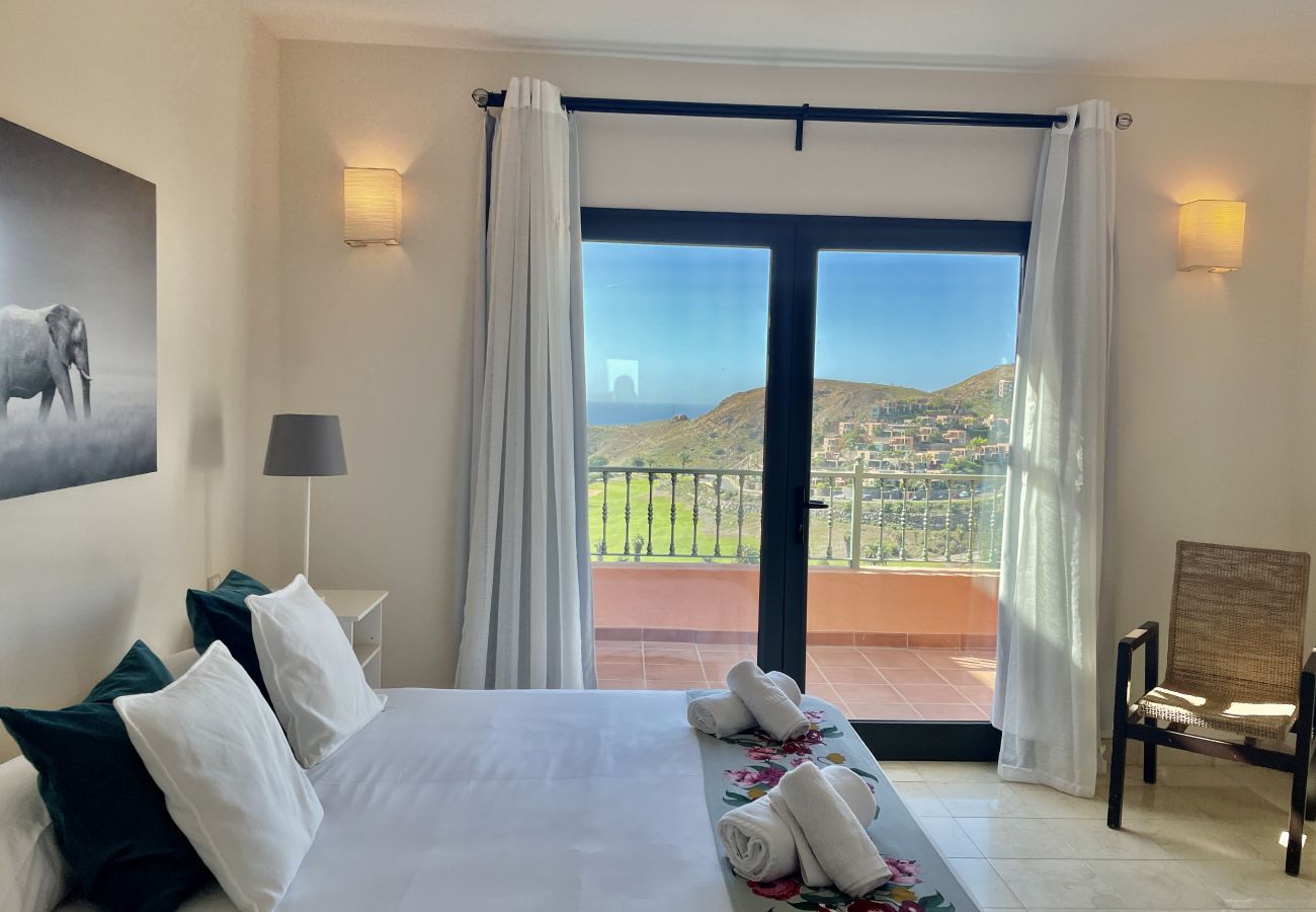 Villa in San Bartolomé de Tirajana - HomeForGuest Villa in Salobre with magnificent views of the golf course.