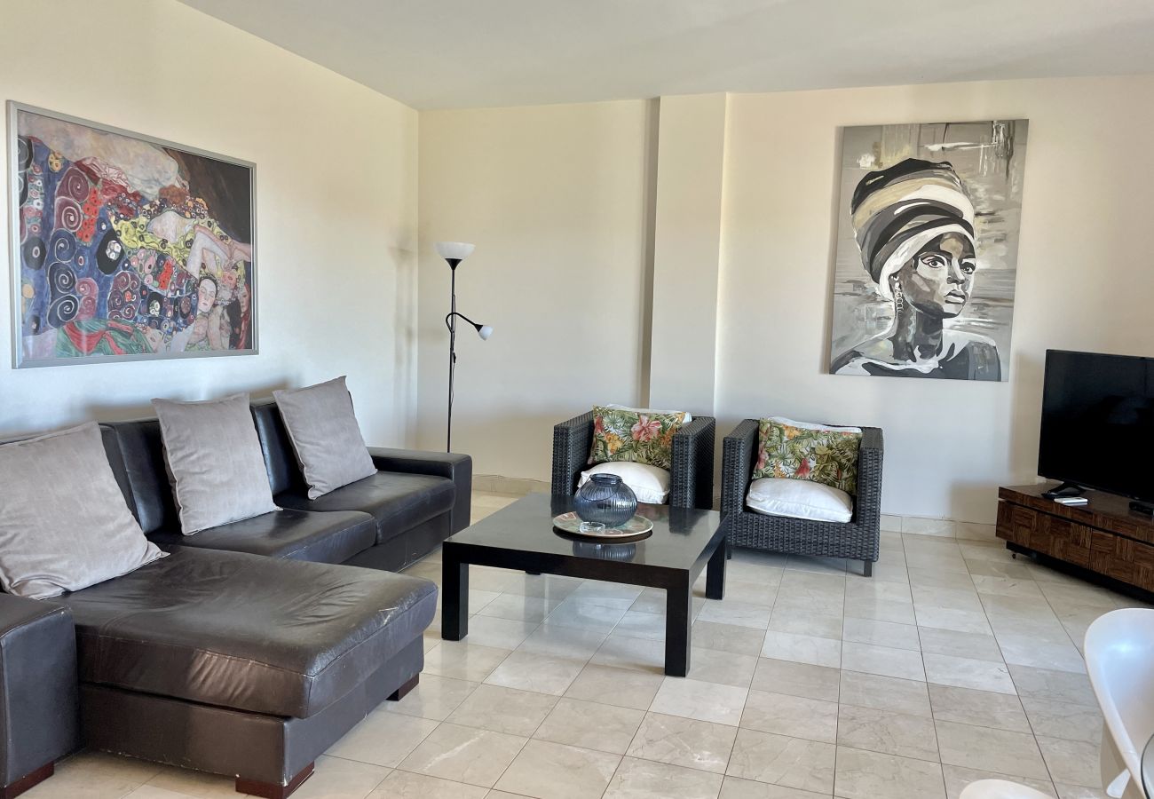 Villa in San Bartolomé de Tirajana - HomeForGuest Villa in Salobre with magnificent views of the golf course.
