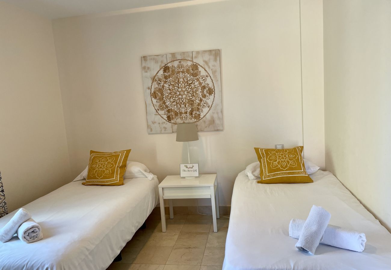 Villa in San Bartolomé de Tirajana - HomeForGuest Villa in Salobre with magnificent views of the golf course.