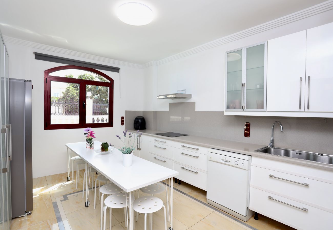 Villa in San Bartolomé de Tirajana - Happy Home