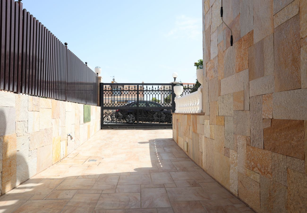 Villa in San Bartolomé de Tirajana - Happy Home