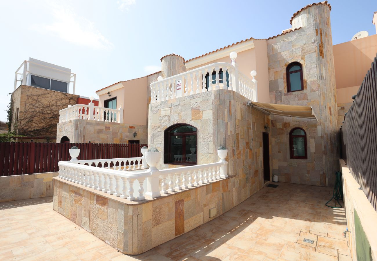 Villa in San Bartolomé de Tirajana - Happy Home