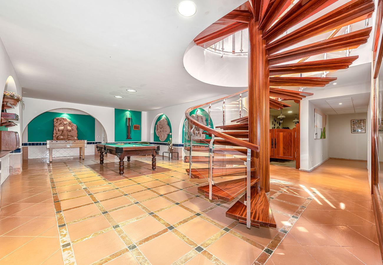 Chalet in San Bartolomé de Tirajana - Magic house with private pool, sauna and games
