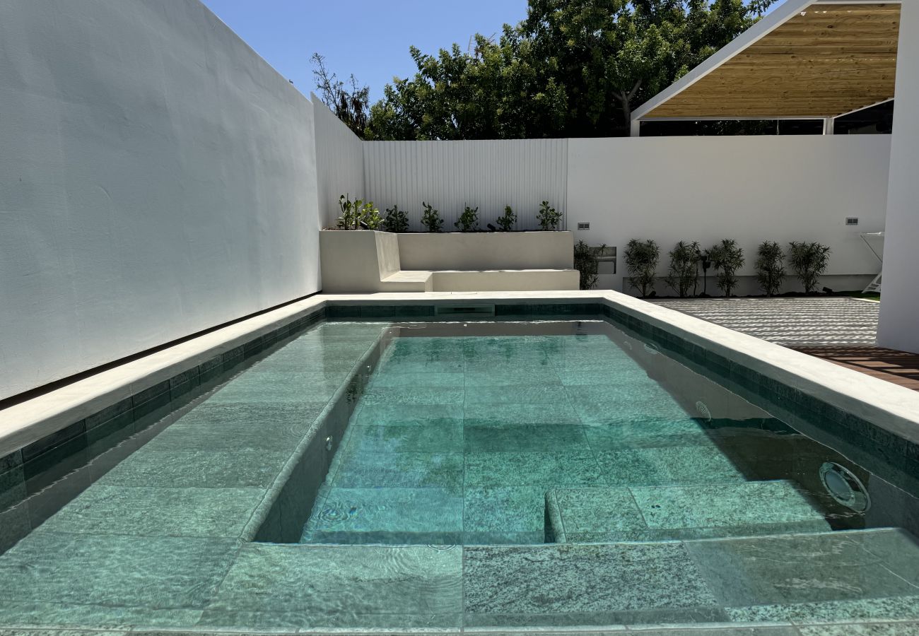 Chalet in San Bartolomé de Tirajana - Refurbished tropical house with a caribbean private pool
