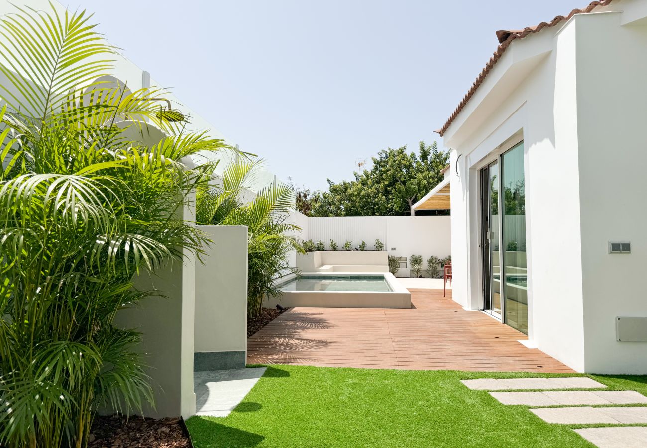 Chalet in San Bartolomé de Tirajana - Refurbished tropical house with a caribbean private pool